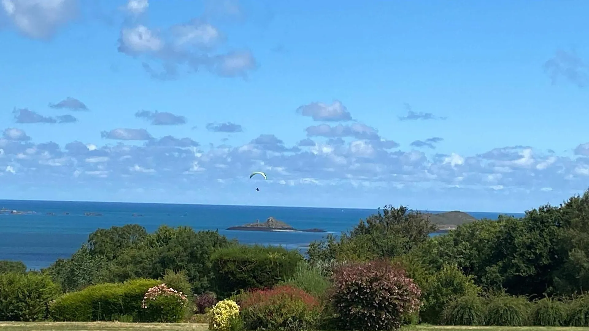 Grande Maison Parc Paysager Fantastique Vue Mer Plage A 600M A Pied Paimpol 0*,  Fransa